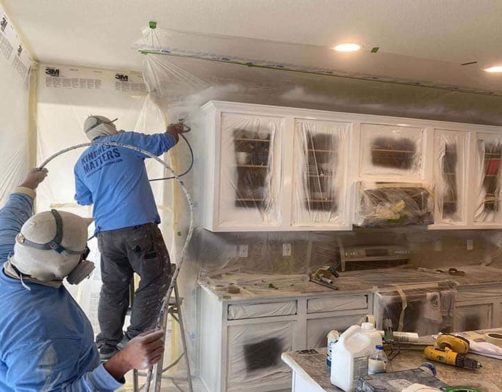 spraying-kitchen-cabinets