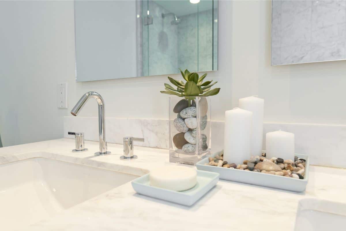 Image of a nice serene bathroom with white painted walls